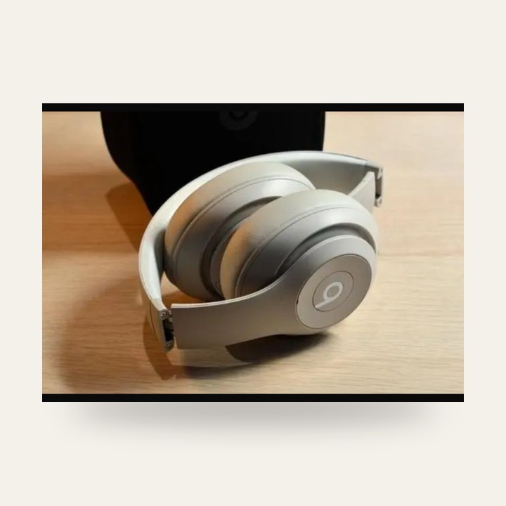 Beats Studio Pro view