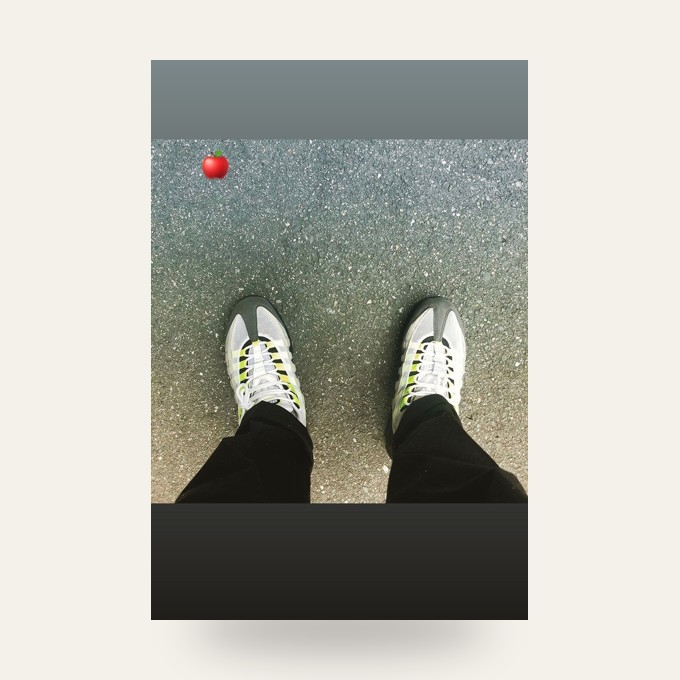 Footwear inventory review rail